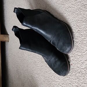 Sorel ankle boots. Black leather. Size 10.5.